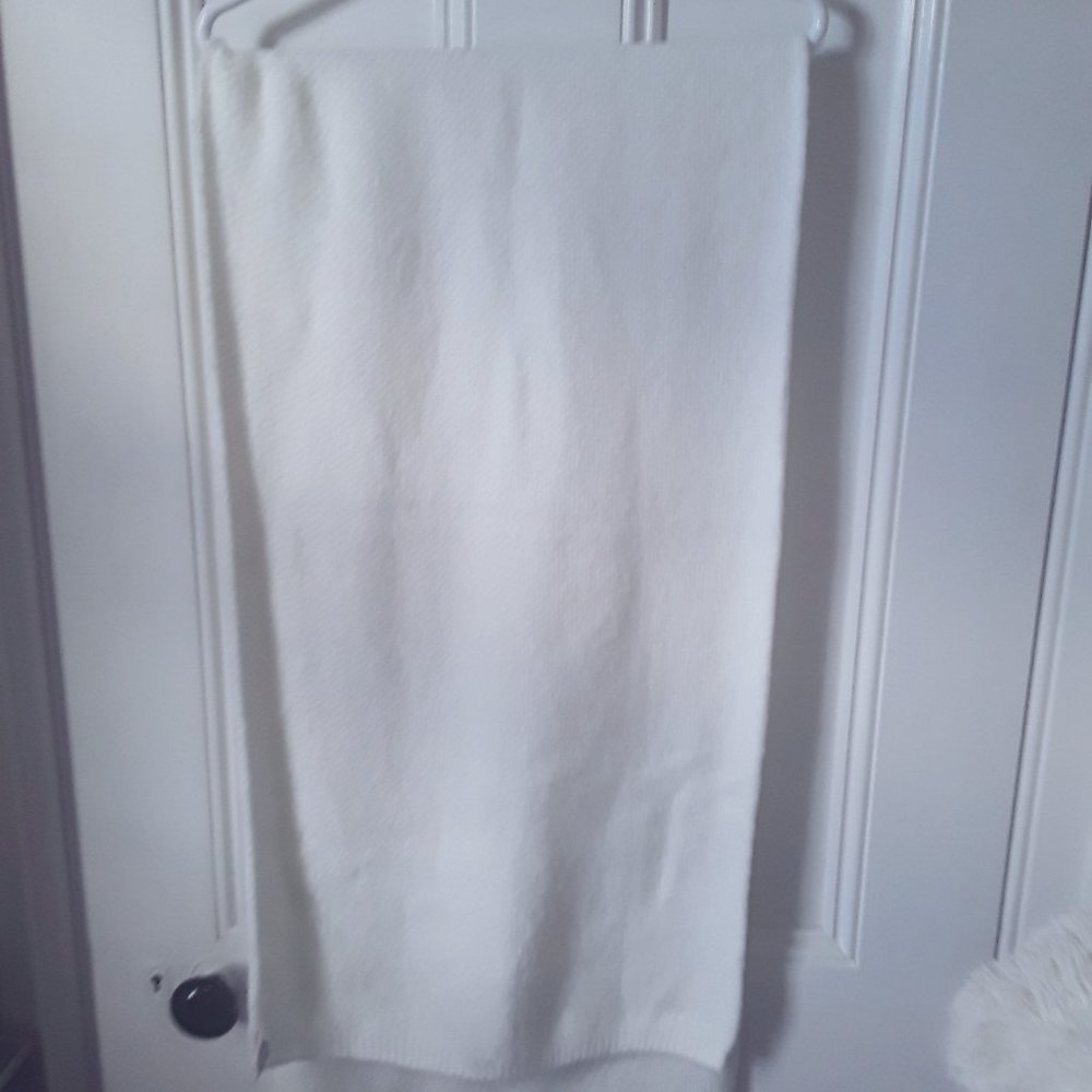 Cozy White boucle scarf Nordstrom Rack NWT